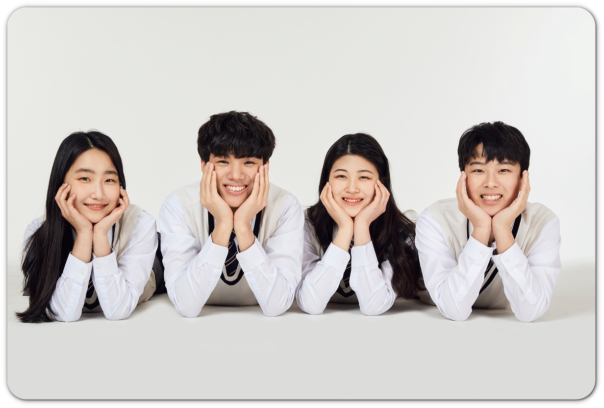 책상 앞에서 생각하는 학생들 · 학부모·학원 선택 참고 사진