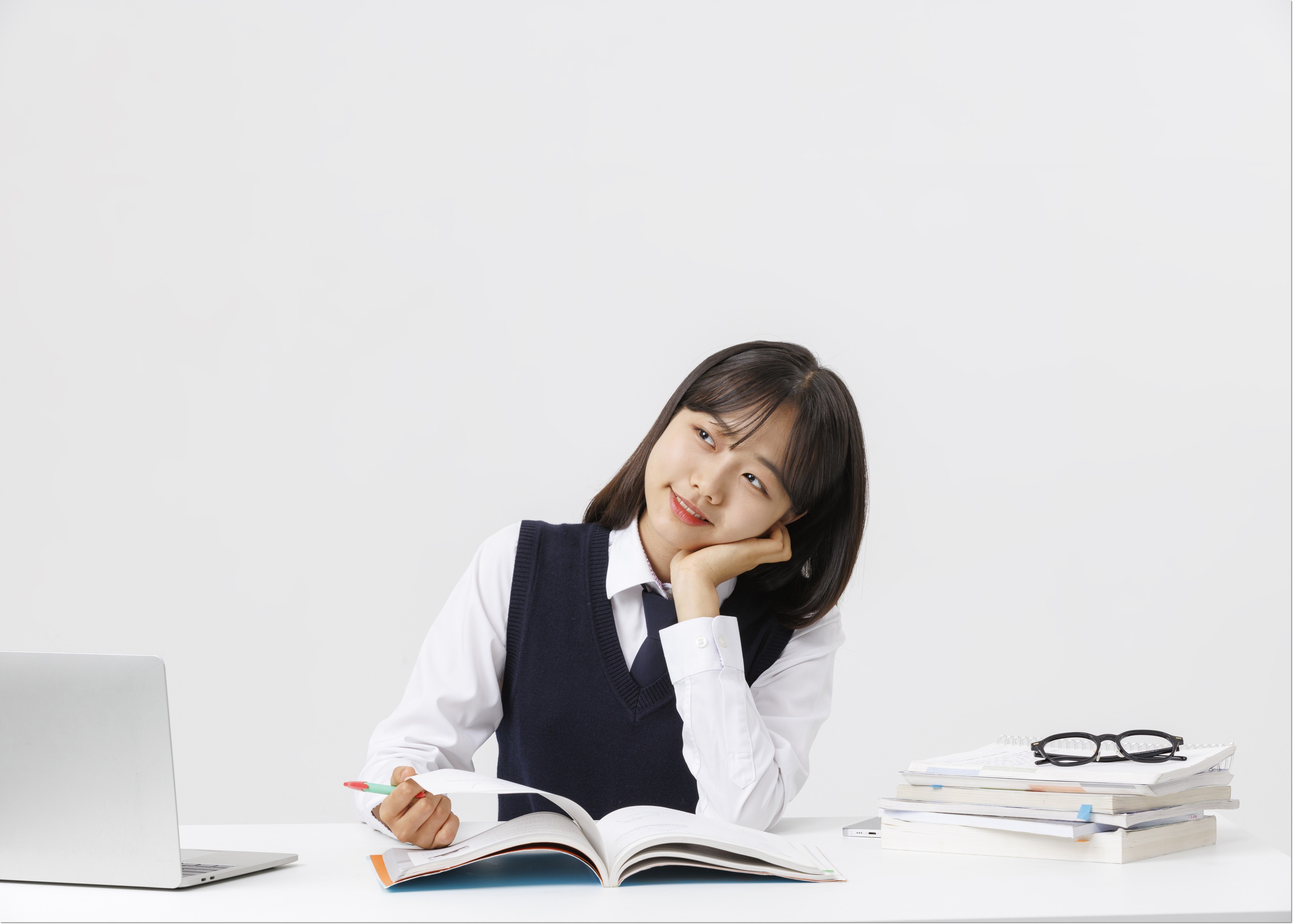 책상에서 잠시 쉬는 학생 · 계획·집중 참고 사진